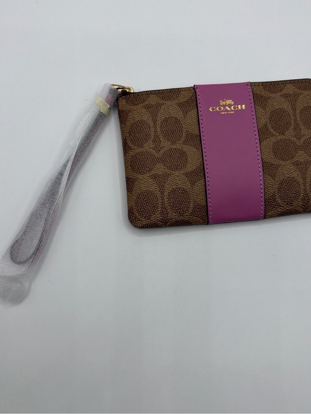 The Coach Corner Zip Wristlet CW854 in Tan Fuchsia Pink Signature Canvas/Leather